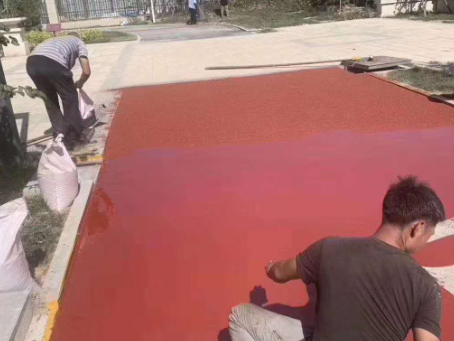 河北 篮球场翻新的地面工